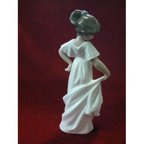 144 - LLADRO NAO 1110 FIGURE.