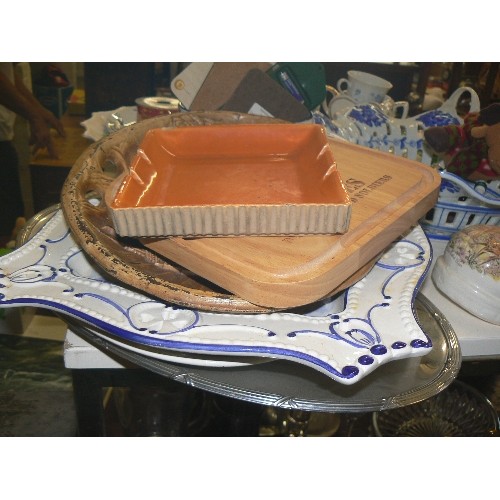 201 - LARGE MIXED CERAMIC COLLECTION. INC DECORATIVE ORNAMENTS, CROCKERY, VASES, SERVING DISHES ETC ETC.