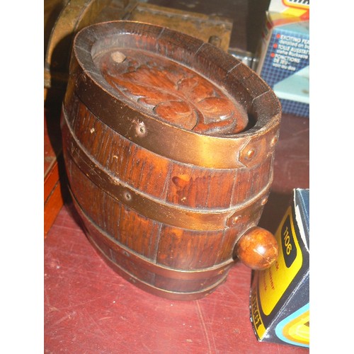 203 - VINTAGE WODEN SEWING BOX, WITH CONTENTS OF THREAD, BUTTONS ETC ETC. CARVED BARREL, AND A SMALL CHINE... 