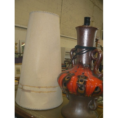 255 - FABULOUSLY RETRO-VINTAGE WEST GERMAN LAVA-GLAS BAUHAUSEN STYLE CERAMIC LAMP. SHOULD HAVE LIGHT IN BA... 