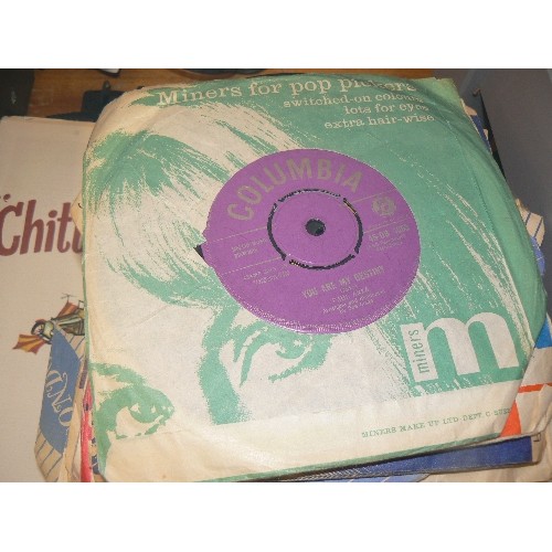 305 - VINTAGE LP'S INC CHITTY CHITTY BANG BANG, NAT KING COLE 20 GREATEST, JOHNNY MATHIS ETC, ALSO 45'S IN... 