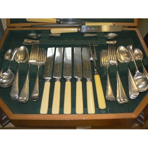 311 - LARGE ART-DECO CANTEEN OF CUTLERY IN WOODEN BOX OF THE PERIOD. FIRTH STAINLESS-SHEFFIELD. INC CARVIN... 