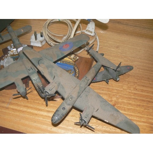 323 - 3 X SCALE MODEL WAR-PLANES. 2 X WALL PLAQUES 'JAMES BAY' AND 'OSHAWA' TOGETHER WITH A SMALL ELECTRIC... 