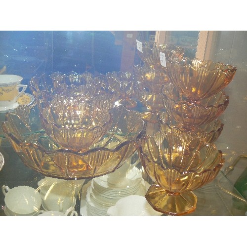 389 - AMBER GLASS 1940'S  TRIFLE SET