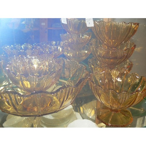 389 - AMBER GLASS 1940'S  TRIFLE SET