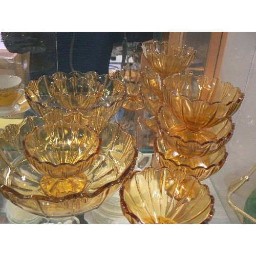 389 - AMBER GLASS 1940'S  TRIFLE SET