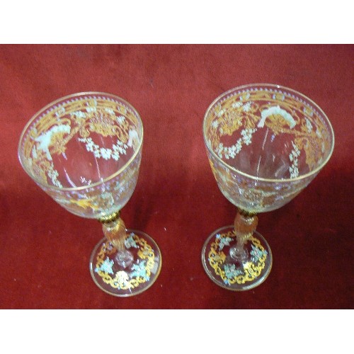 1 - A LOVELY VINTAGE PAIR OF VENETIAN MURANO WINE GLASSES