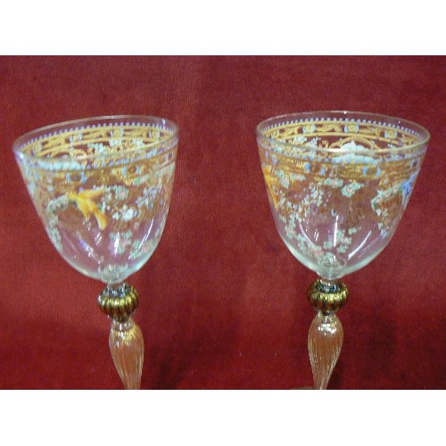 1 - A LOVELY VINTAGE PAIR OF VENETIAN MURANO WINE GLASSES