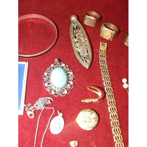 12 - BOX OF GOOD QUALITY COSTUME JEWELLERY - RINGS, BRACELET, PENDANTS ETC