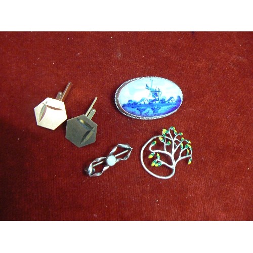 26 - SILVER AND DELFT BROOCH, 925 SILVER TREE, SILVER BROOCH WITH FIRE OPAL AND PAIR OF SILVER GILT CUFFL... 