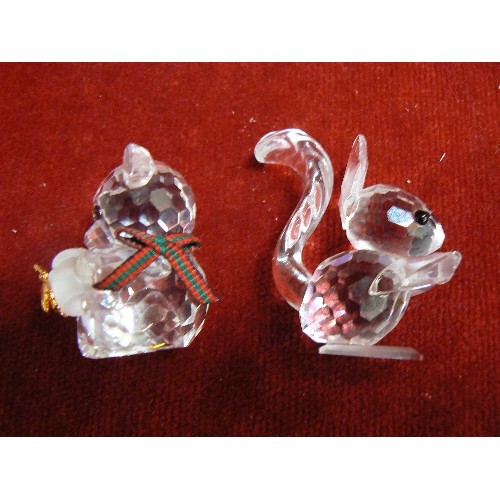 42 - 2 SWAROVSKI GLASS FIGURES A SQUIRREL WITH A NUT. A BEAR WITH A POT OF HONEY WITH BEE ON THE JUG