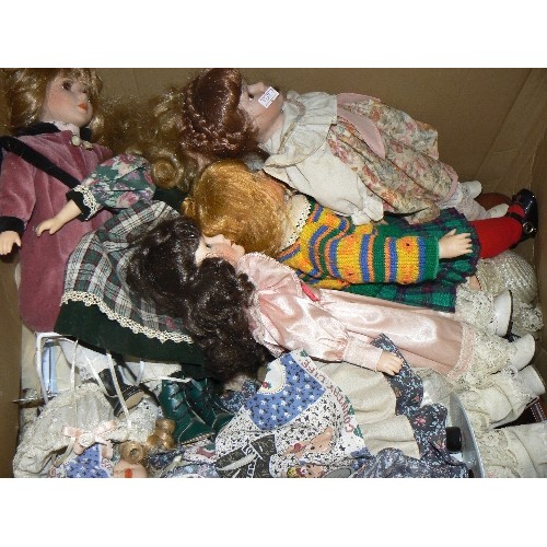 260A - LARGE BOX OF COLLECTABLE DOLLS