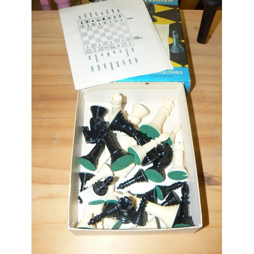 160 - VINTAGE 'PLASTIC CHESSMEN' SET FROM SPEAR'S GAMES. WITH ORIGINAL BOX & INSTRUCTION LEAFLET.