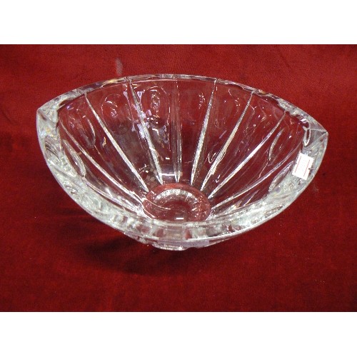 70 - HEAVY LEAD CRYSTAL BOWL. BOAT-SHAPED.