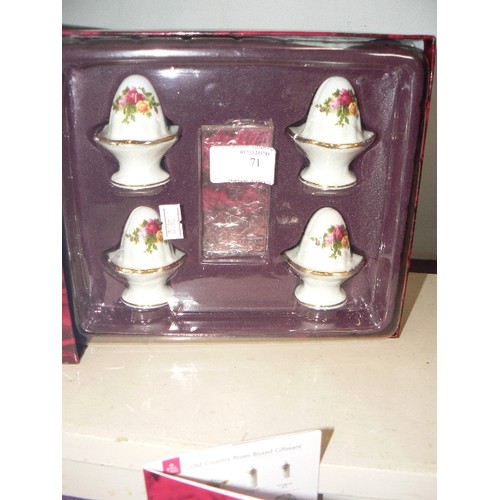 71 - ROYAL ALBERT 'OLD COUNTRY ROSES' PORCELAIN PLACE NAME HOLDERS. SET OF 4. BOXED.