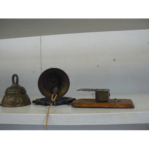 75 - COLLECTION OF SMALL BRASS ITEMS. INC TEALIGHT HOLDER, GONG, BELL, EGG-TIMER ETC.