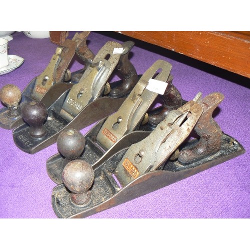 110 - 4 X LARGE VINTAGE RECORD/BAILEY WOOD PLANES. 3 X No5, 1 X 5.5.