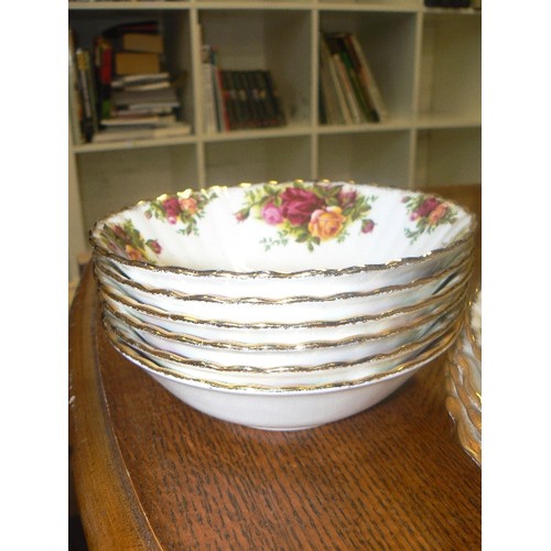 173 - ROYAL ALBERT-OLD COUNTRY ROSES. 5 X OVAL PLATES, AND 6 X BOWLS.