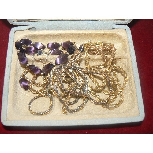 197 - JEWELLERY AND TRINKETS CONTAINED IN JEWELLERY BOX AND TUB. INCLUDES A LED POLICEMAN WITH 1 ARM, COMP... 