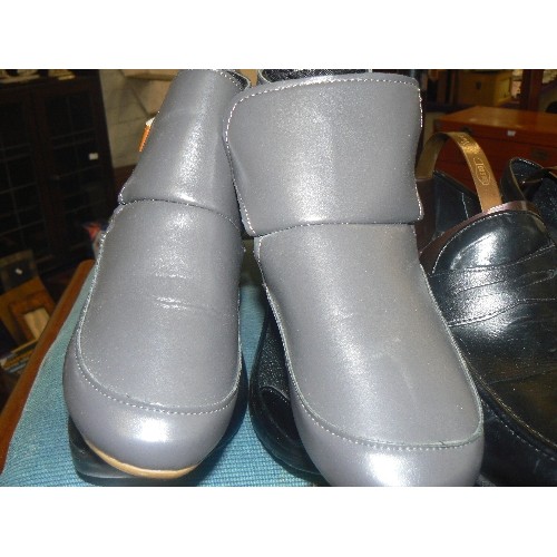 185 - PAIR OF WOMENS PAVERS ANKLE BOOTS. 4. NEW/TAGS. A PAIR OF GENTS CLIFFORD JAMES LOAFERS WITH LEATHER ... 