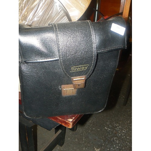 218 - VINTAGE LEATHERETTE HIWAY PANIER.