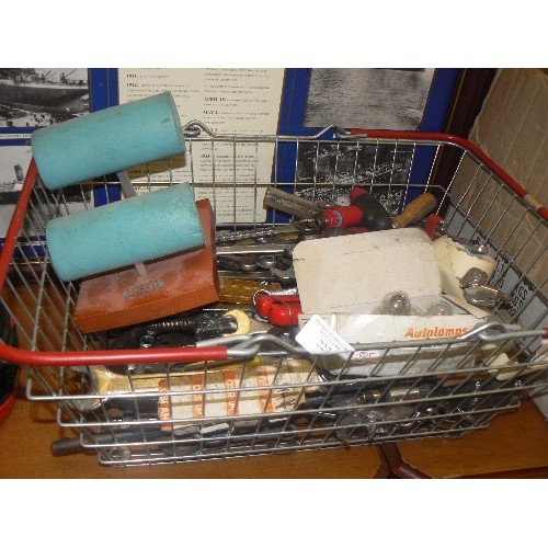 227 - WIRE BASKET FULL OF TOOLS. COMBINATION SPANNERS, RING SPANNERS, SCREWDRIVERS, AUTOLAMP BULBS ETC ETC