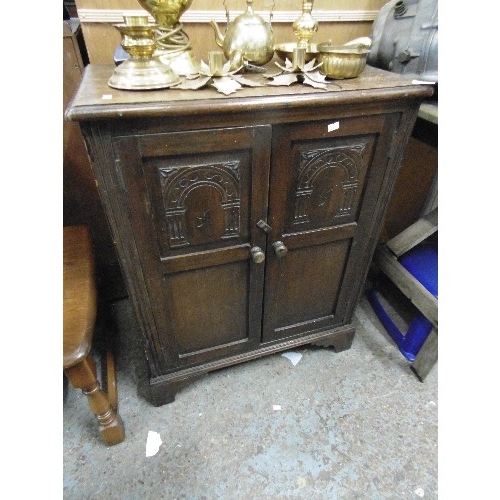 300 - LOVELY LITTLE VINTAGE CABINET WITH 2 DECORATIVE PANELLED DOORS.