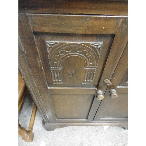 300 - LOVELY LITTLE VINTAGE CABINET WITH 2 DECORATIVE PANELLED DOORS.