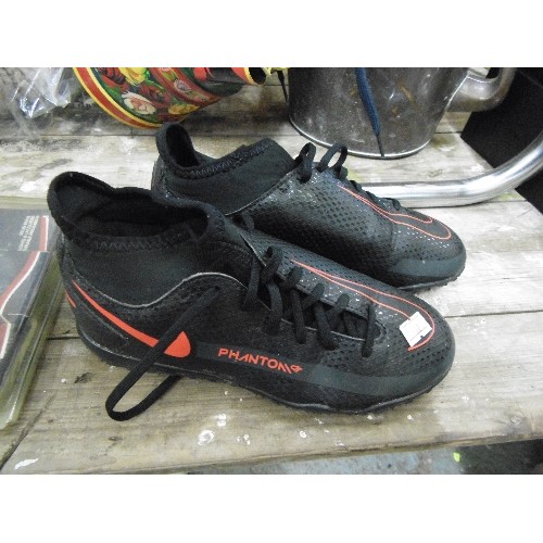 310 - NIKE PHANTOM TRAINERS. BLACK WITH RED FLASH. UK SIZE 1/EUROPE 33.