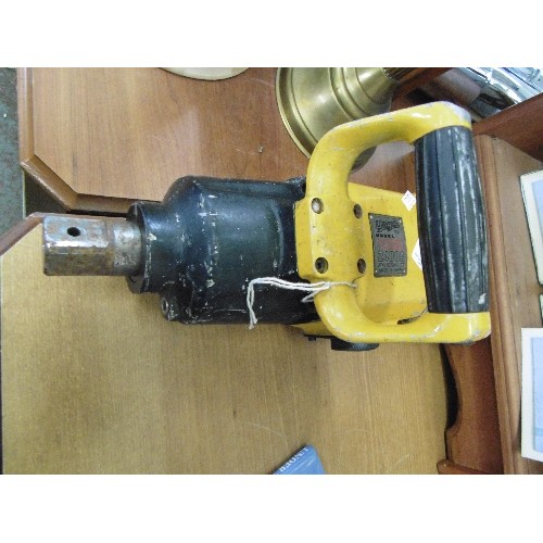 283 - URYU UXR AIR-DRILL-PULSE TOOL. MODEL 2400S.