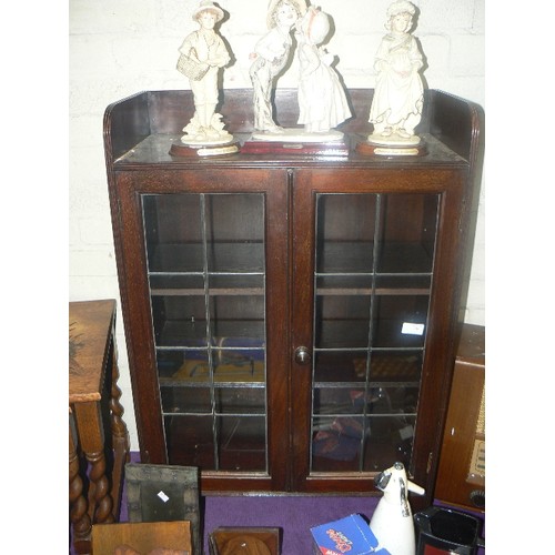 136 - SMALL 2 DOOR CABINET WITH LEADED LIGHT DOORS.