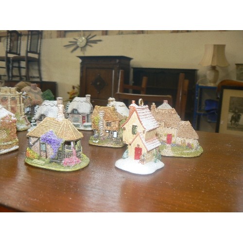 325 - LILLIPUT LANE. LARGE COLLECTION.