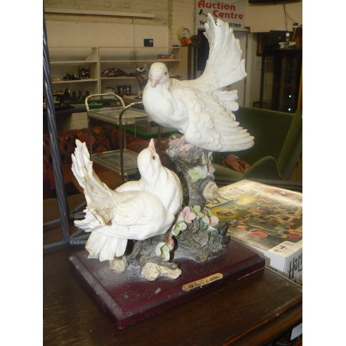 372 - 2 TURTLE DOVES, LARGE JULIANA COLLECTION FIGURE.