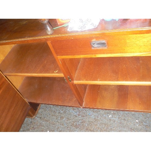 376 - LARGE MID-CENTURY SIDEBOARD. LARGE ORNATE BAKELITE D-HANDLES. VENEERED & INLAID FRONT. INTERNAL COMP... 