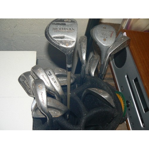 521 - GOLF BAG WITH CLUBS. HOWSON, PATHFINDER ETC.