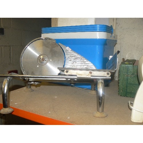 519 - METAL MEAT SLICER AND KENWOOD GOURMET ELECTRIC MINCER