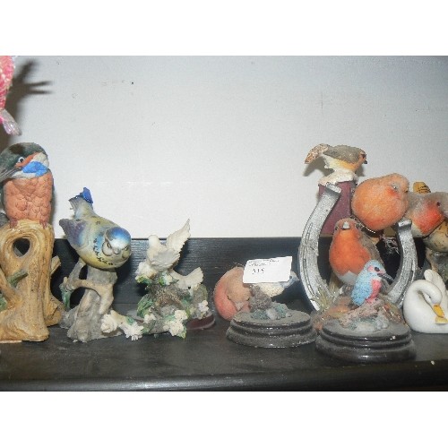 515 - SHELF OF RESIN AND CHINA BIRD ORNAMENTS