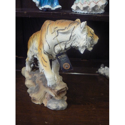 501 - LARGE RESIN TIGERS BY REGENCY FIGURE