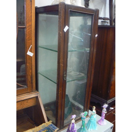 488 - EARLY 1900'S OAK AND GLASS SHOP DISPLAY CABINET WITH THICK GLASS SHELVES