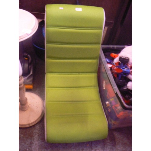 450 - ROCKET GAMING CHAIR IN VIBRANT GREEN