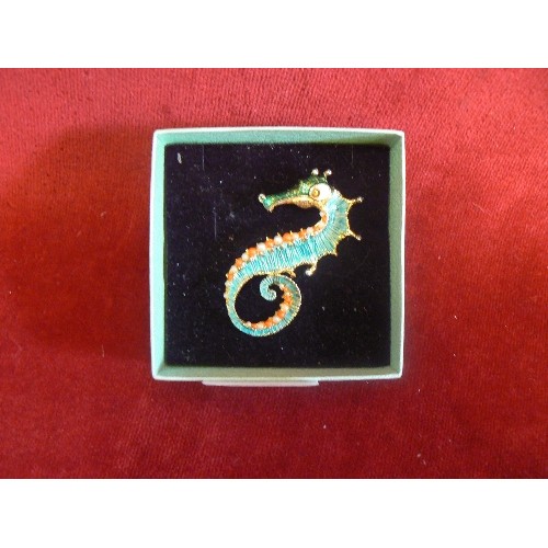 15 - A LOVELY ENAMEL SEAHORSE  BROOCH