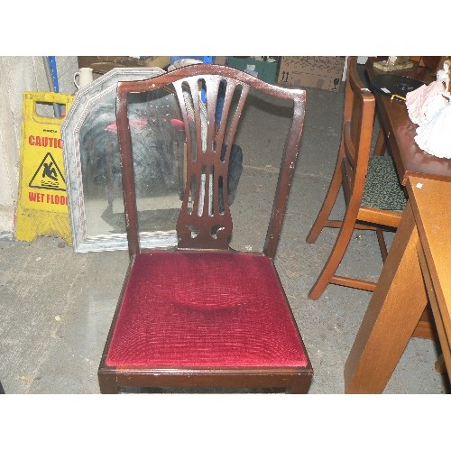 436 - SET OF 4 MAHOGANY EFFECT DINING CHAIRS WITH RED FABRIC SEAT PADS AND 2 CARVERS