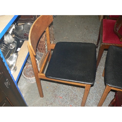 437 - SET OF 3 RETRO TEAK DINING CHAIRS WITH BLACK LEATHER SEAT