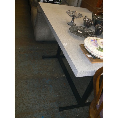 445 - RETRO FORMICA TOPPED TABLE ON BLACK METAL FRAME