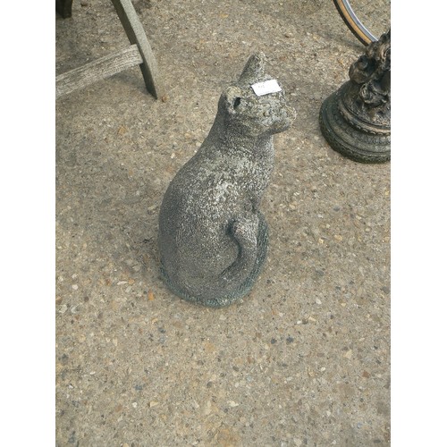 571 - CONCRETE CAT GARDEN ORNAMENT