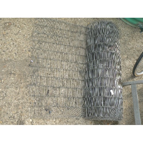 563 - ROLL OF STAINLESS STEEL RACKING WIRE / CROSS FENCING