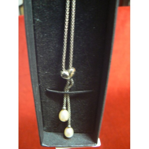 14 - A SILVER NECKLACE WITH A A DIAMOND AND PAIR OF REAL PEARLS EXPENSIVE PIECE