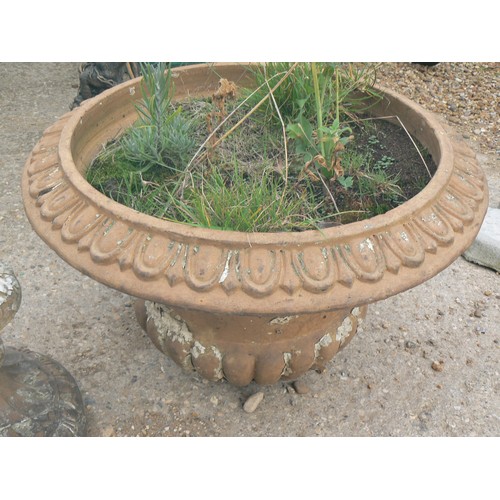 576 - VINTAGE CONCRETE GARDEN URN (A/F)