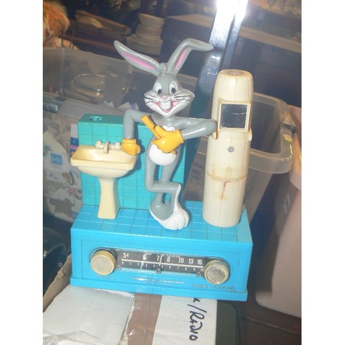 200 - RETRO BUGS BUNNY NOVELTY RADIO, MICRO BOOM BOX, BRITE POWER TORCH, ELF-TONE TORCH RADIO, HEADPHONES ... 