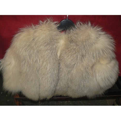 213 - VINTAGE SILVER FOX FUR CAPE.